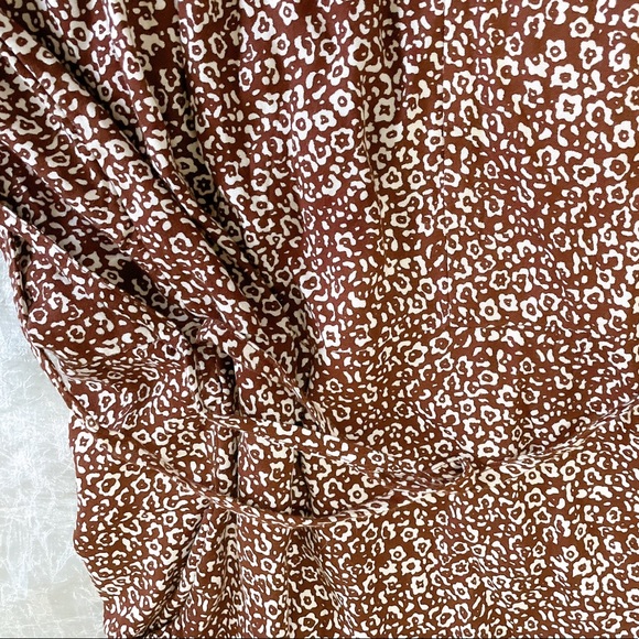 Urban Outfitters NWT floral wrap Romper - Picture 8 of 10